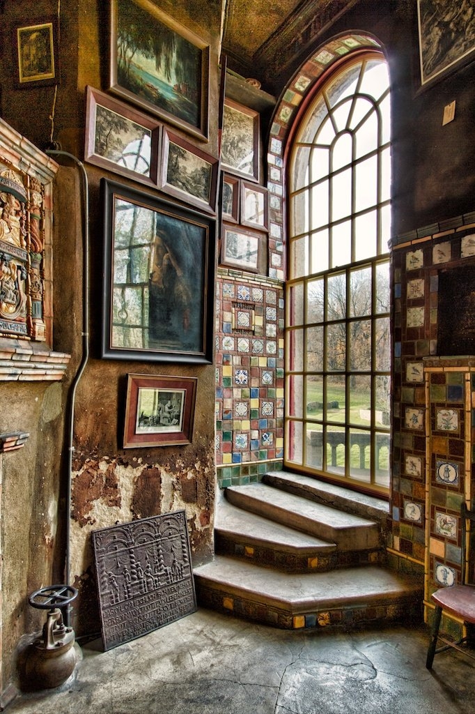 Saloon